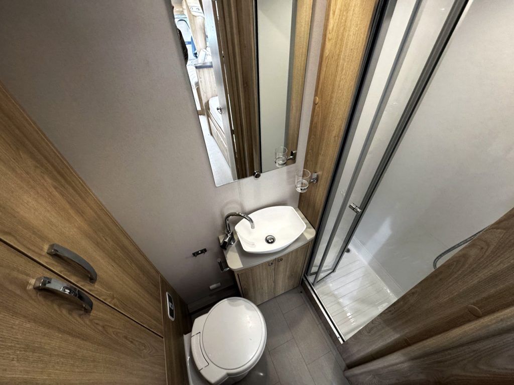 Elddis Chatsworth 185