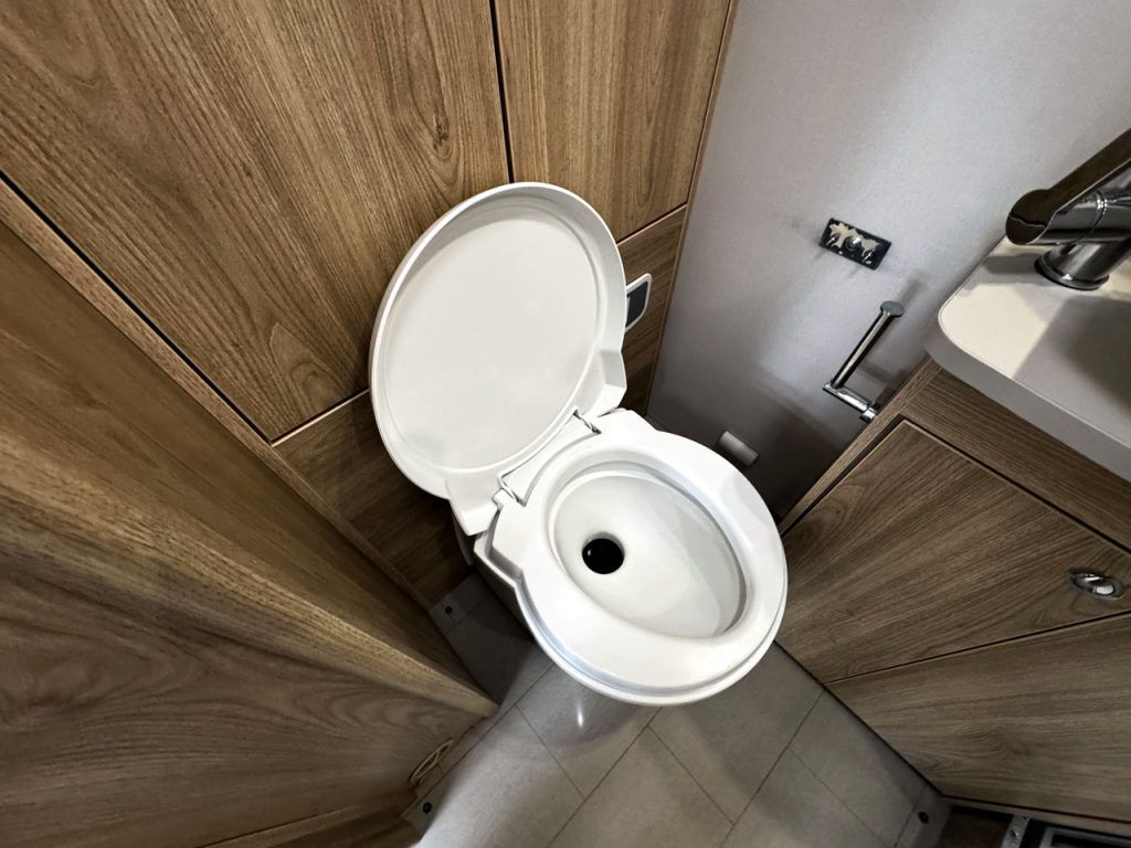 Elddis Chatsworth 185