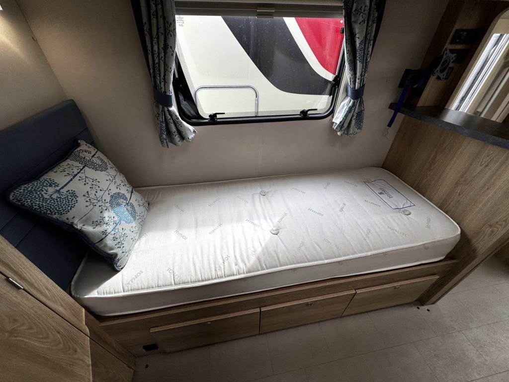 Elddis Chatsworth 185