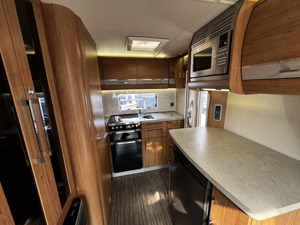 Auto-Trail Tracker EKS