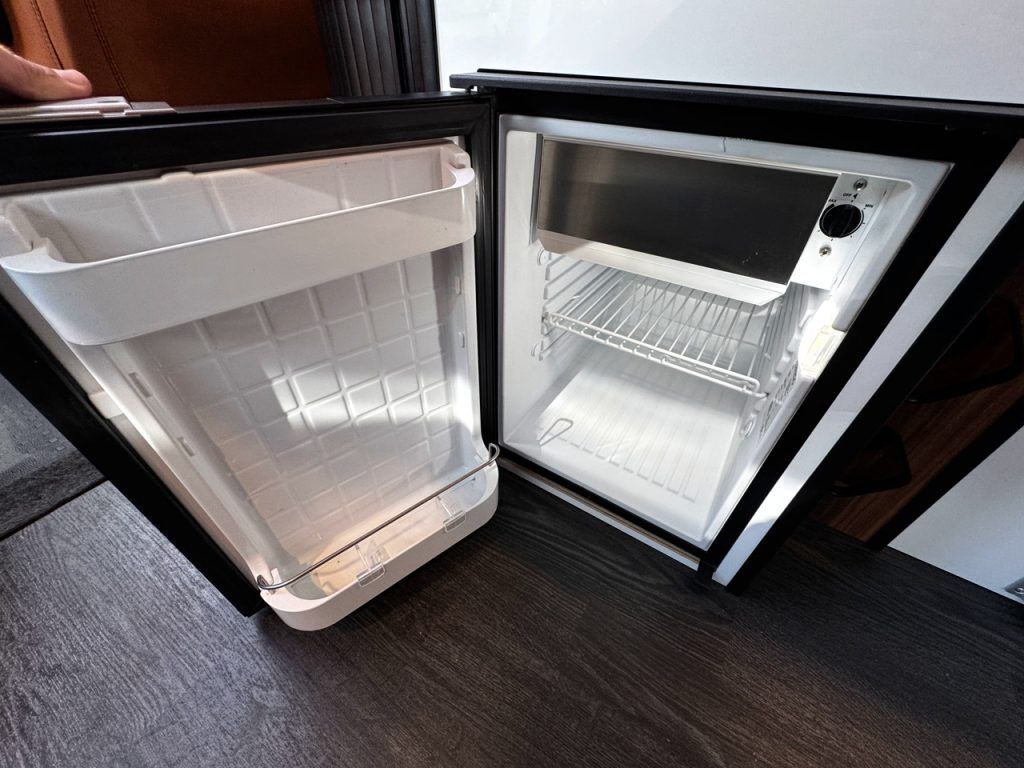 Volkswagen T6.1 Highline LWB Camperking