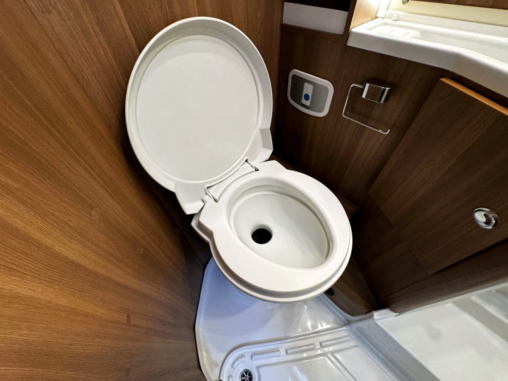 Eura Mobil Activa One 650VB