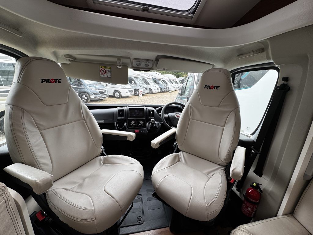 Pilote Essentiel P716 2019