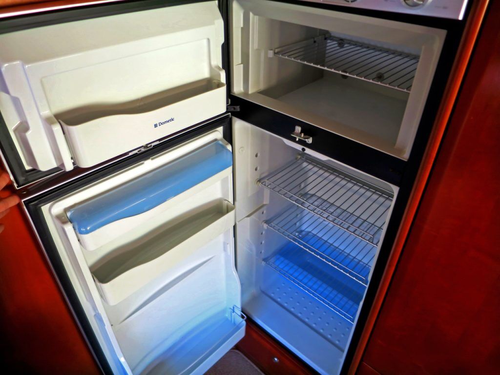 Concorde Liner 1090M - Fridge Freezer Inside