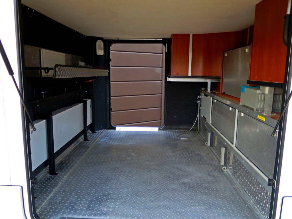 Concorde Liner 1090M - Rear Garage