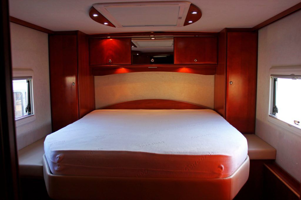 Concorde Liner 1090M - Rear Island Bed