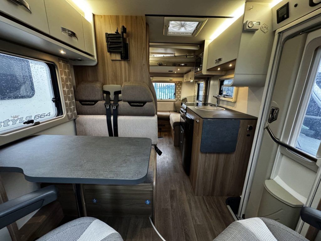 Swift Champagne C404