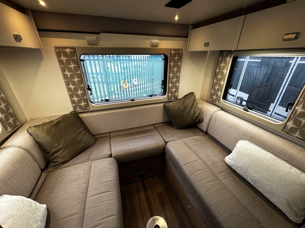 Swift Champagne C404