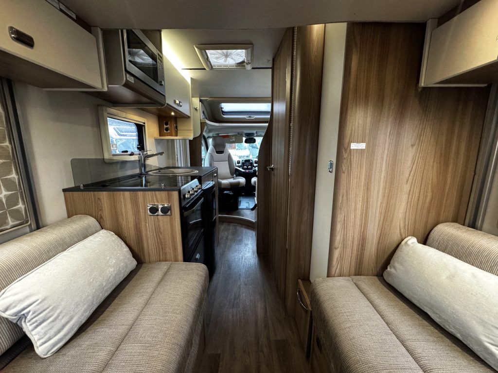 Swift Champagne C404