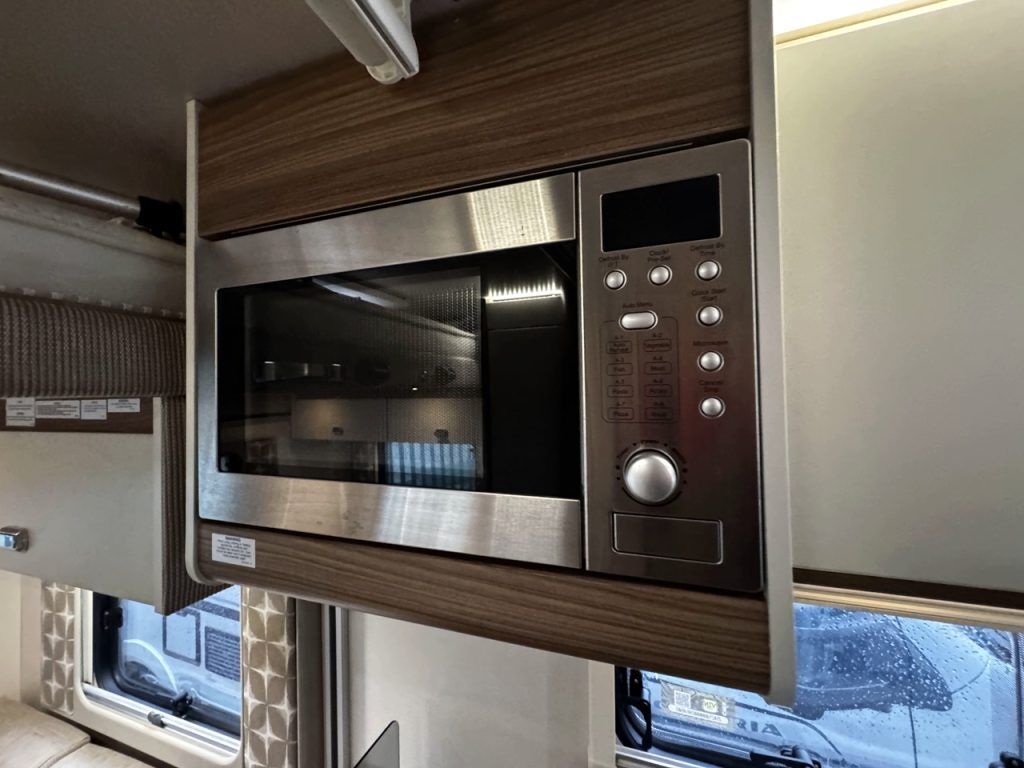 Swift Champagne C404