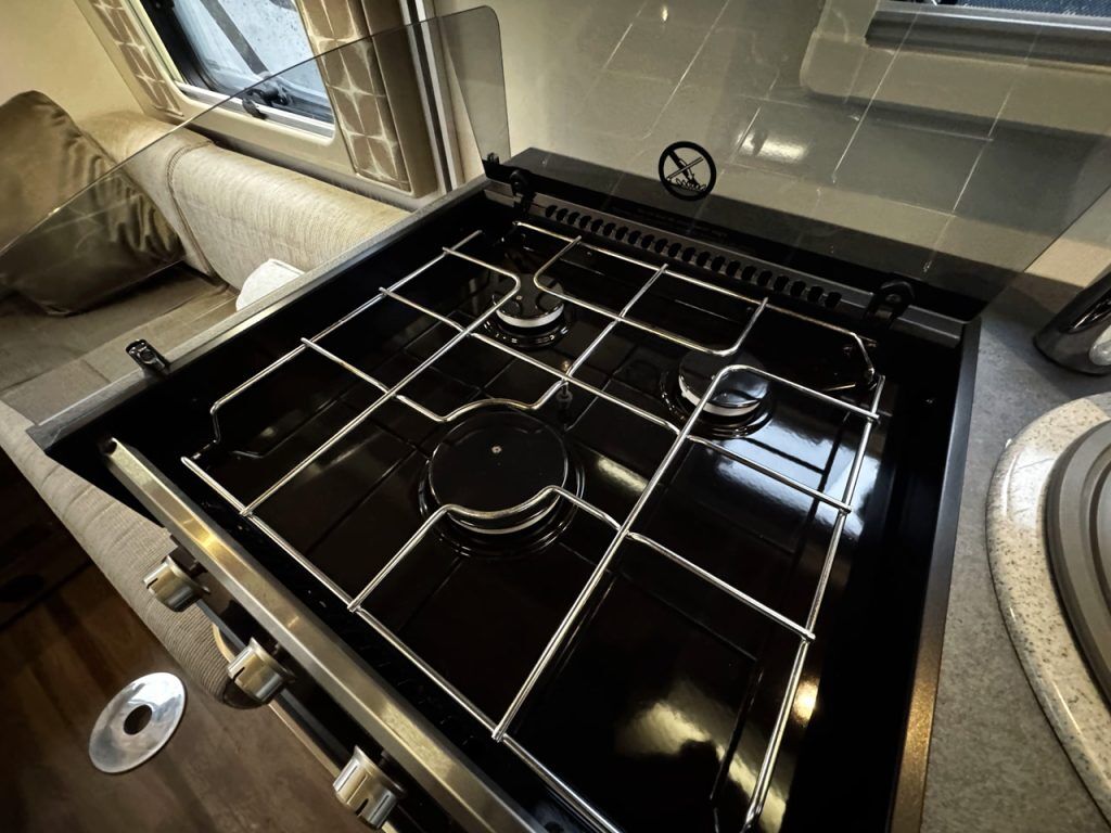 Swift Champagne C404