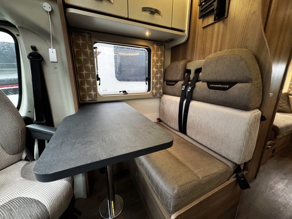 Swift Champagne C404