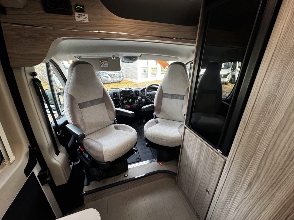 Elddis Autoquest CV20