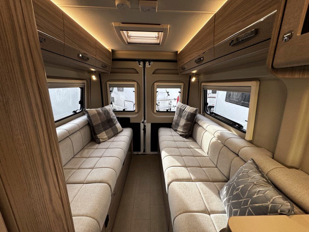 Elddis Autoquest CV20