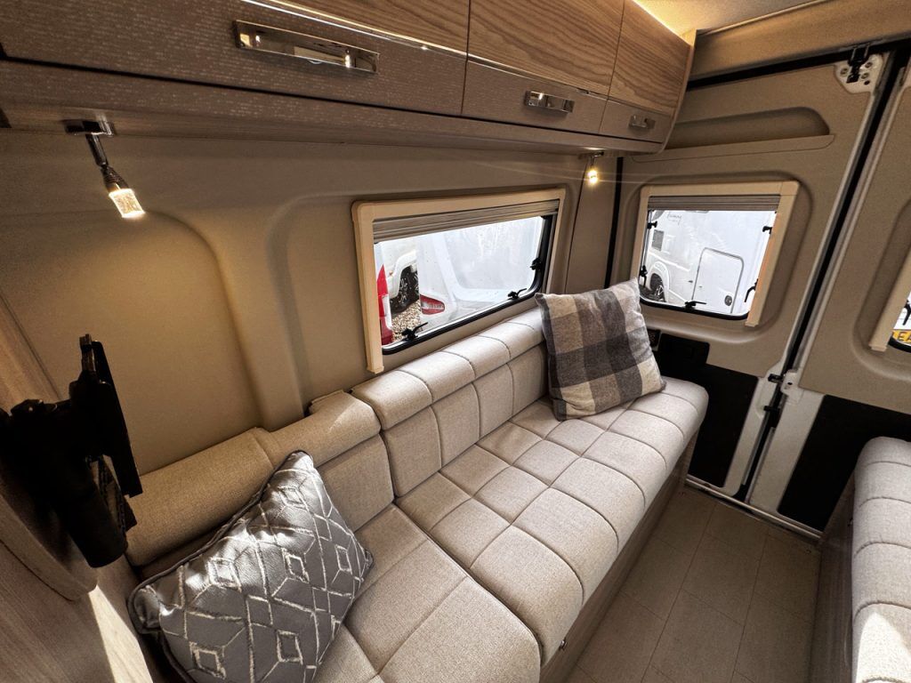 Elddis Autoquest CV20