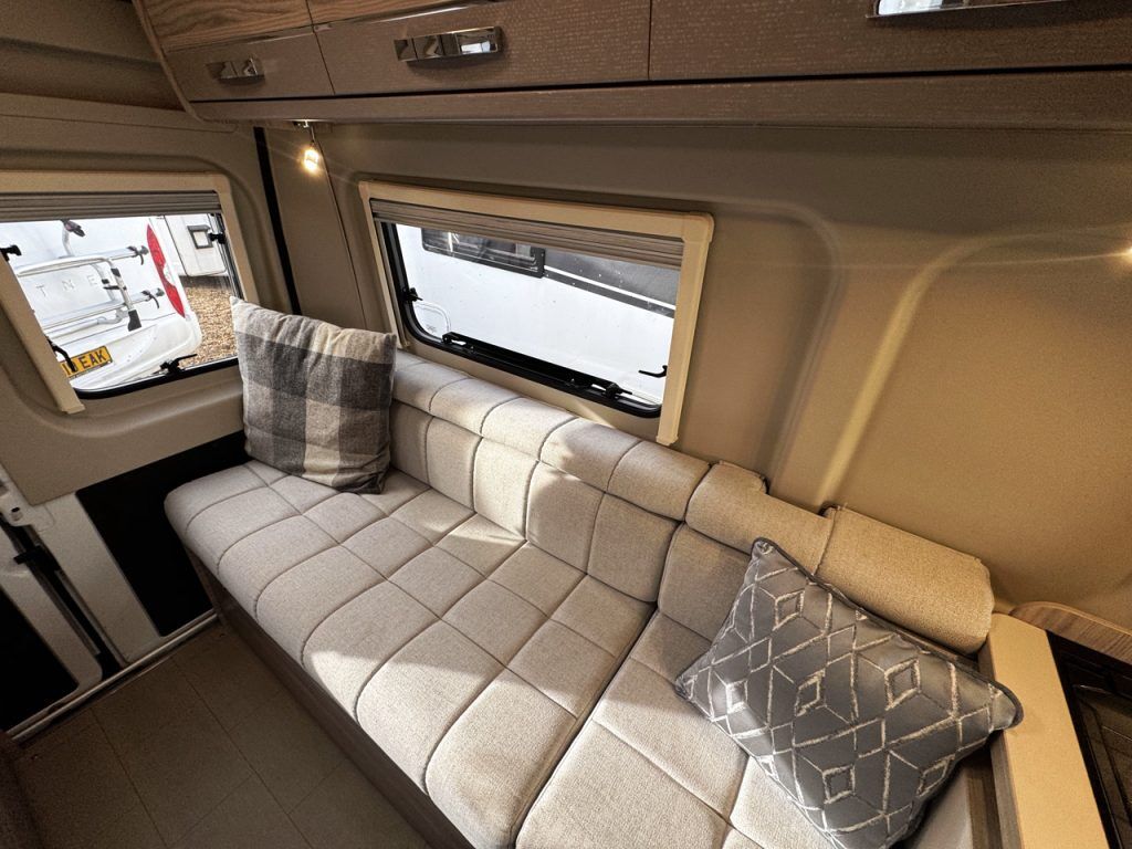 Elddis Autoquest CV20