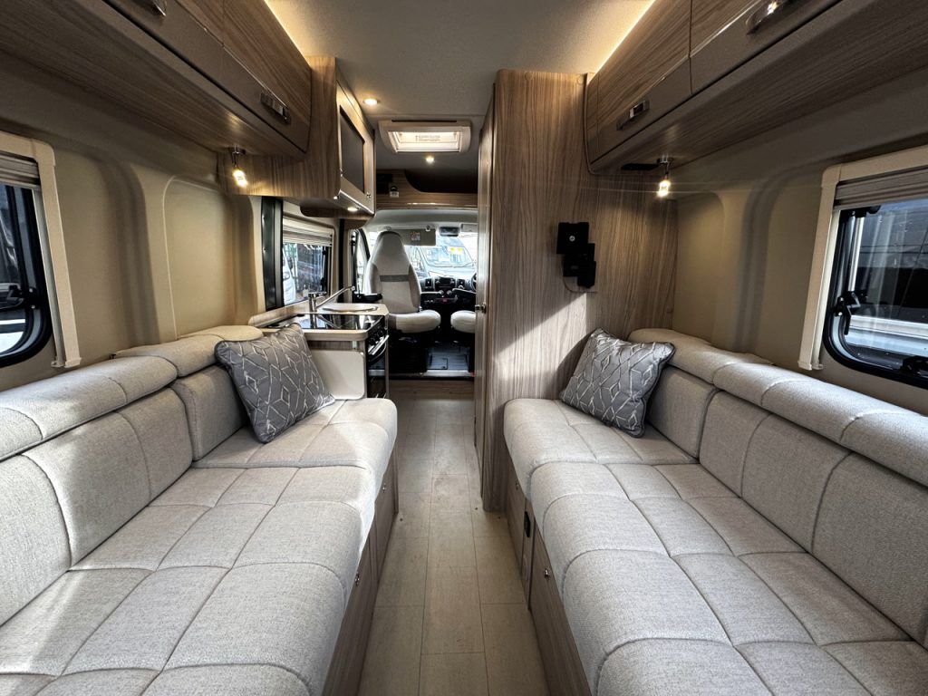 Elddis Autoquest CV20