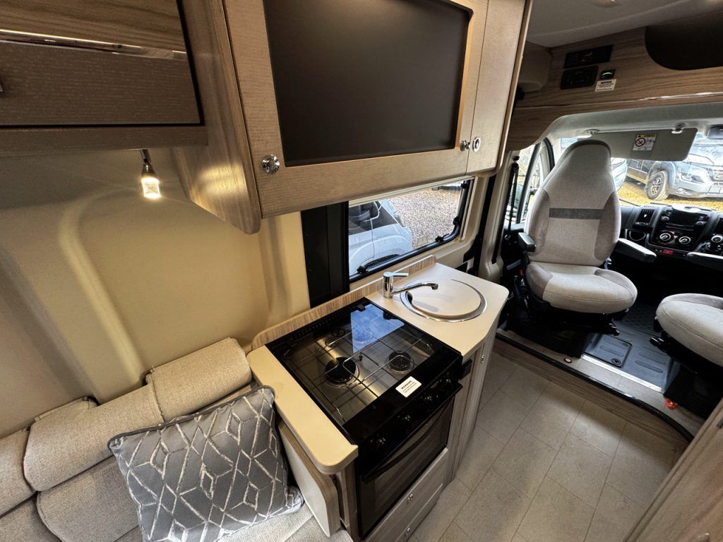 Elddis Autoquest CV20