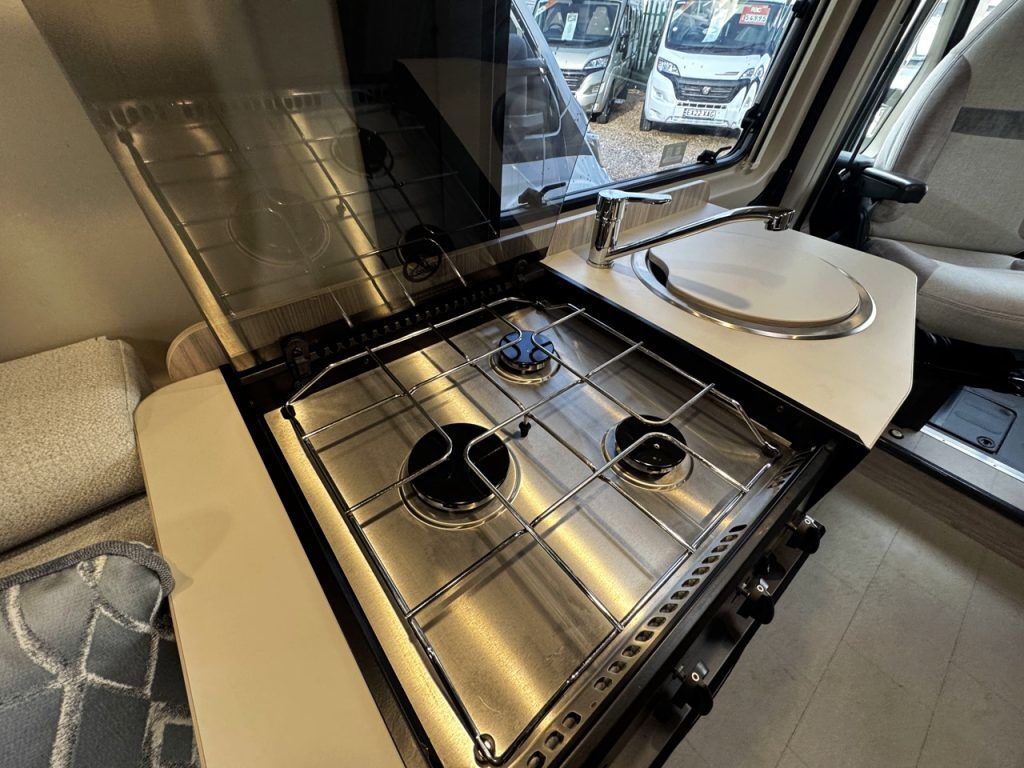 Elddis Autoquest CV20