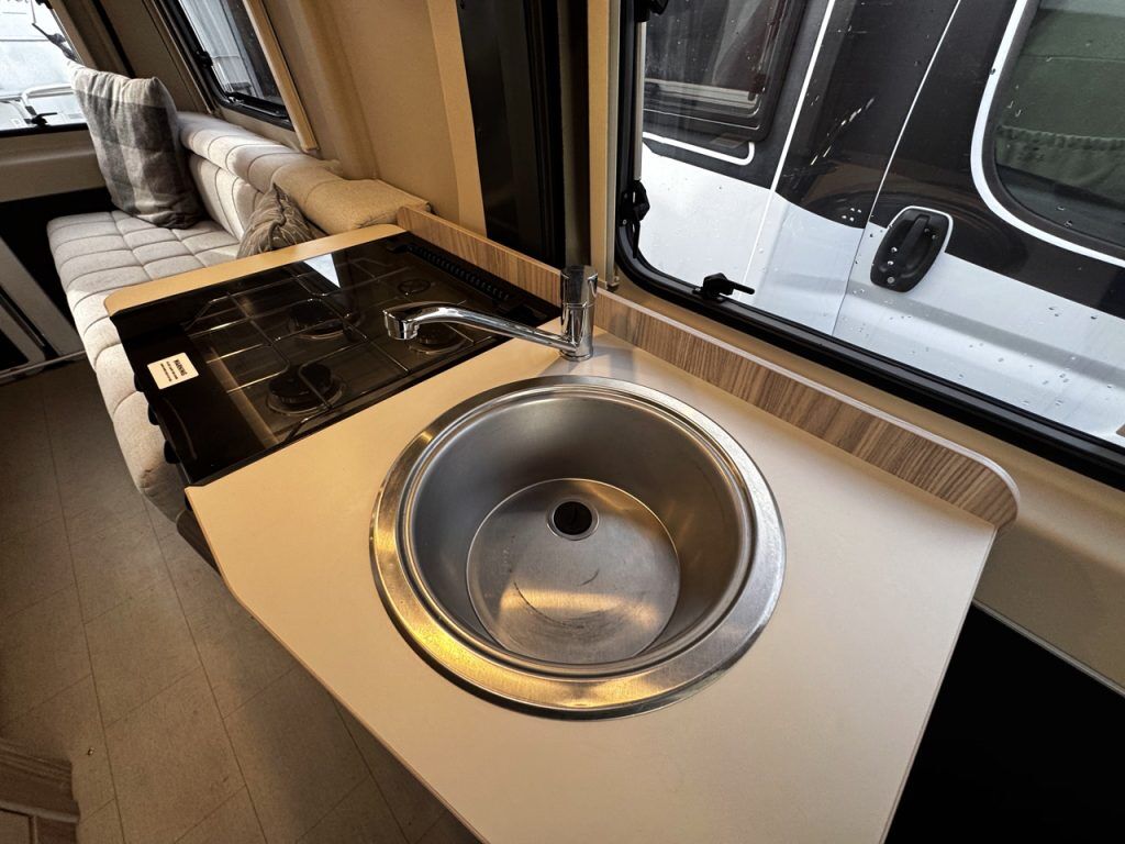 Elddis Autoquest CV20