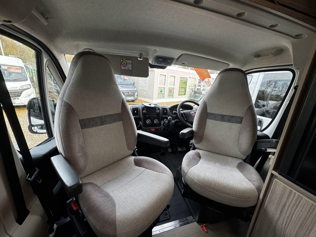 Elddis Autoquest CV20