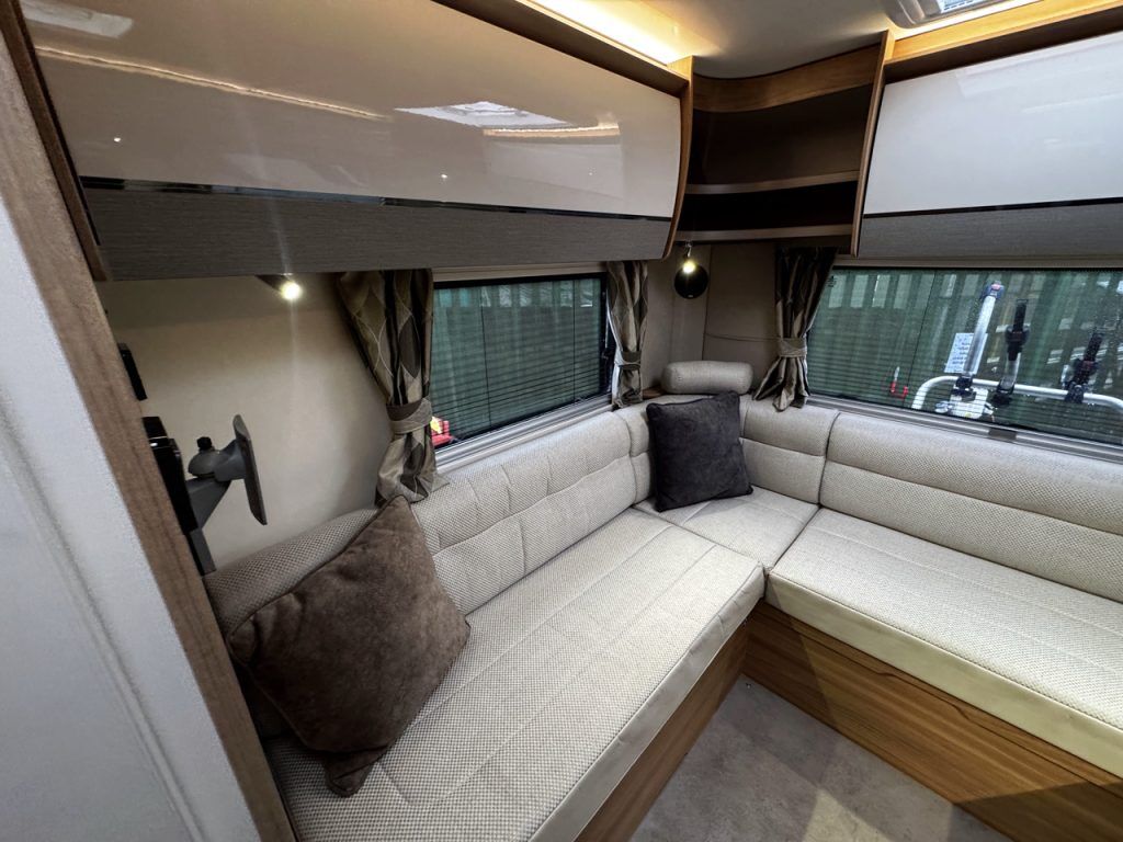 Bailey Autograph 81-6