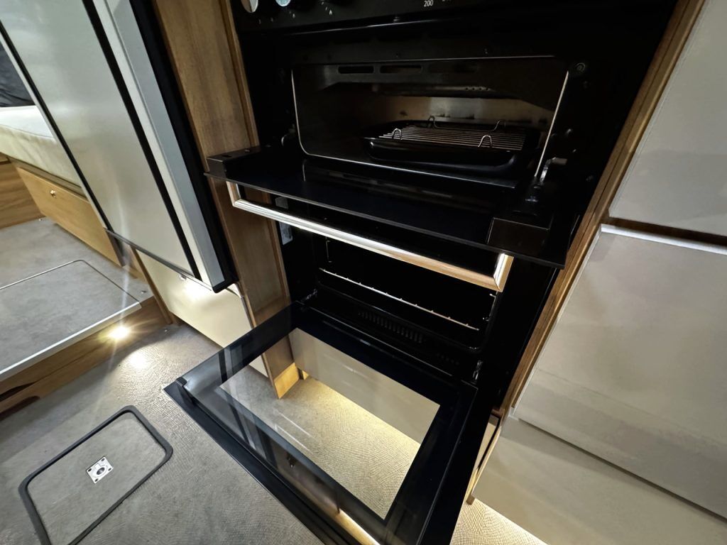 Bailey Autograph 81-6