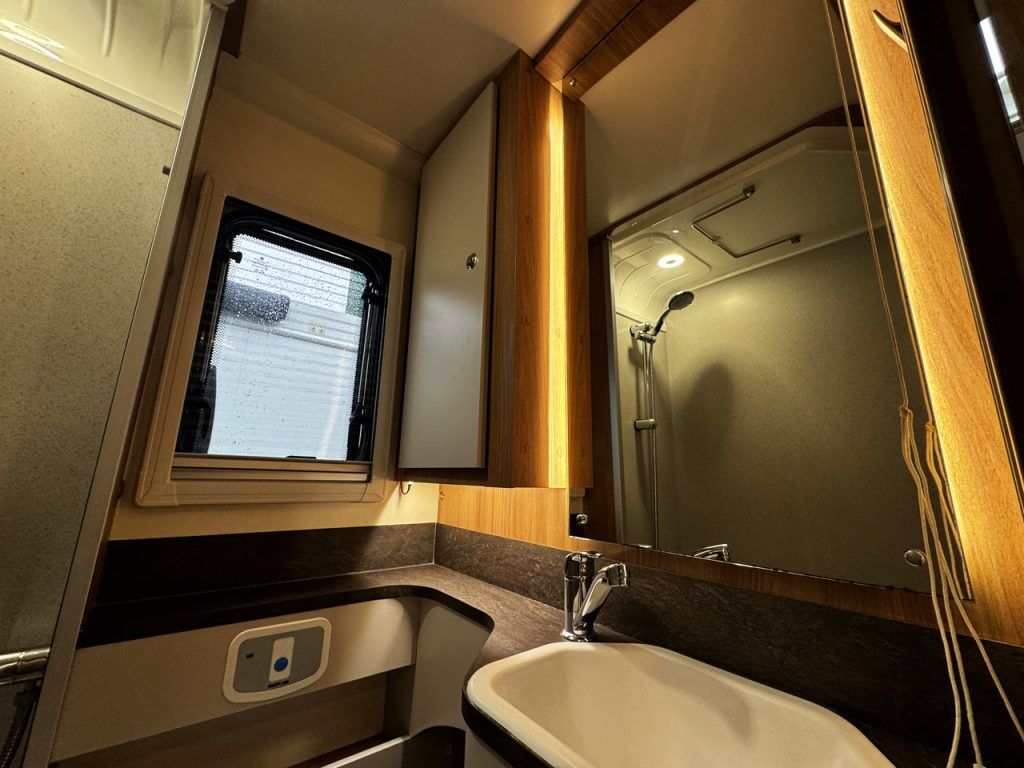 Bailey Autograph 81-6