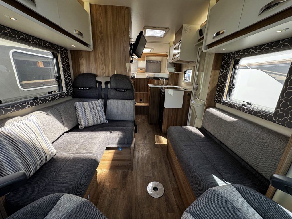 Swift Escape 684