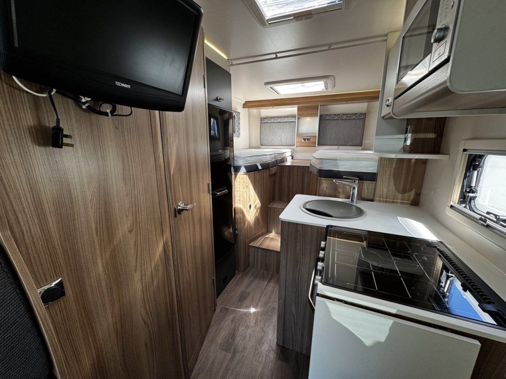 Swift Escape 684