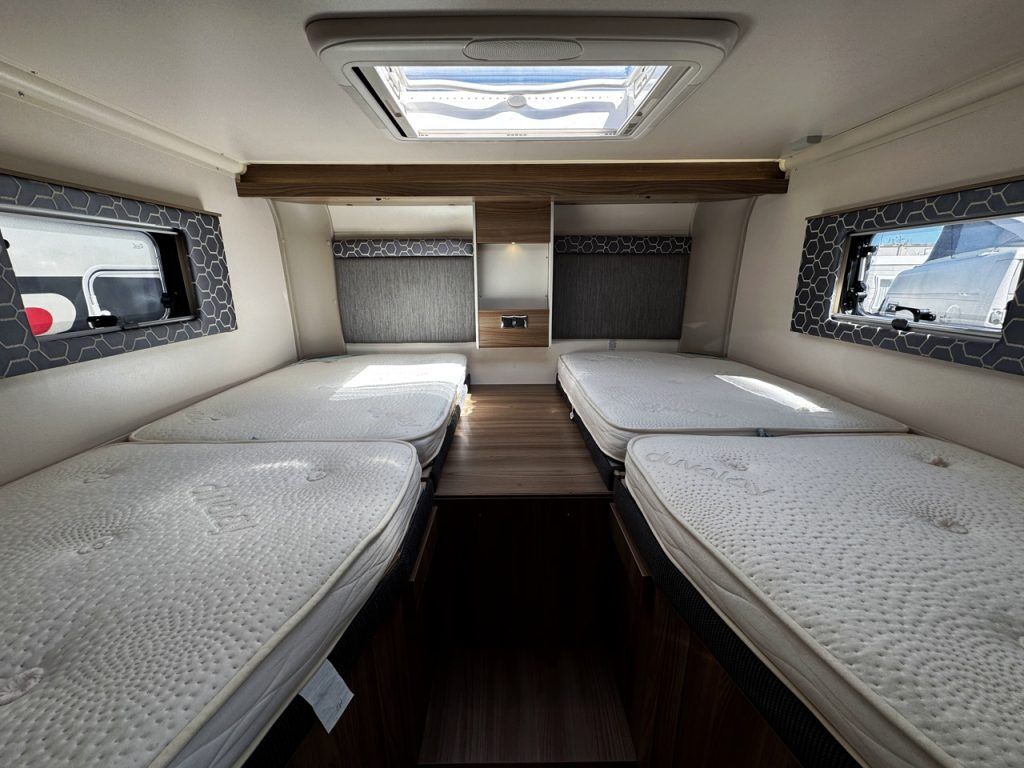 Swift Escape 684