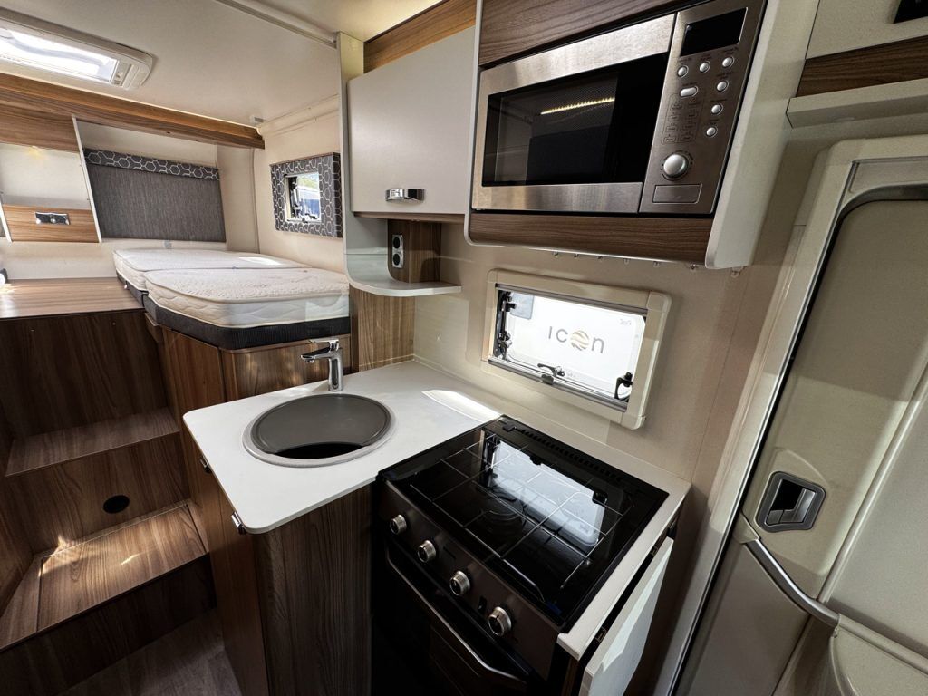 Swift Escape 684
