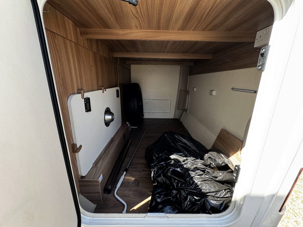 Swift Escape 684