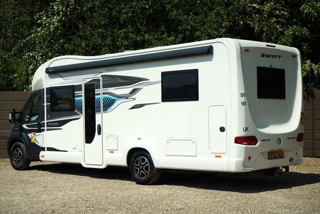 Swift Escape 674