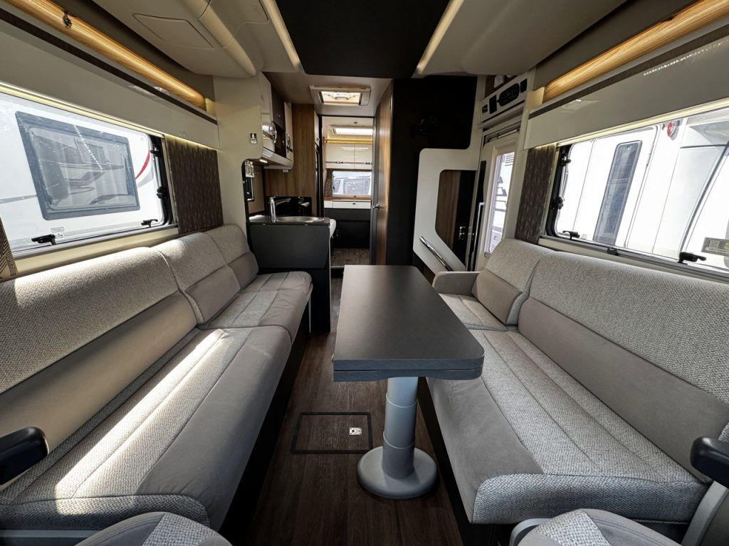 Swift Escape 674