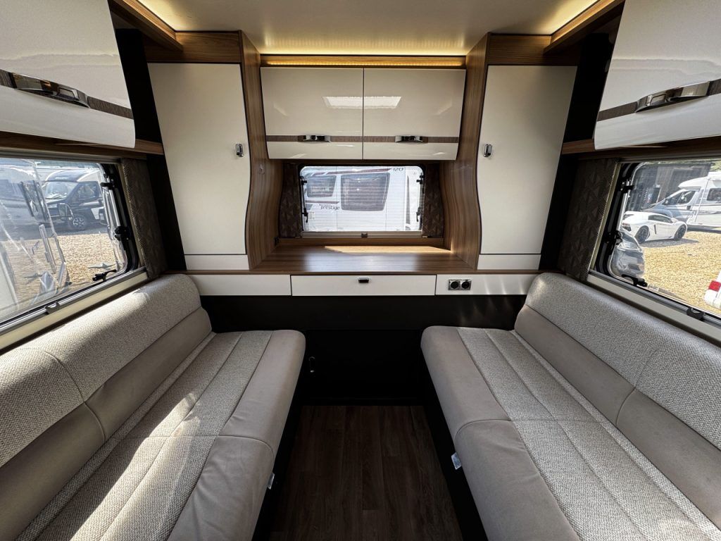 Swift Escape 674