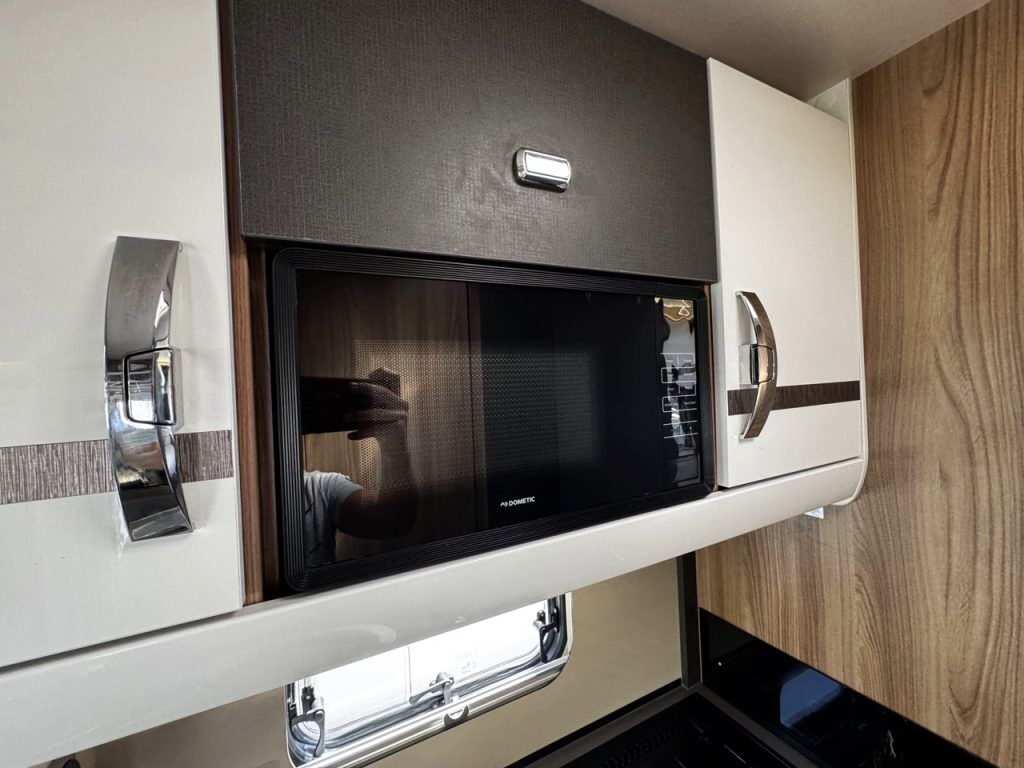 Swift Escape 674