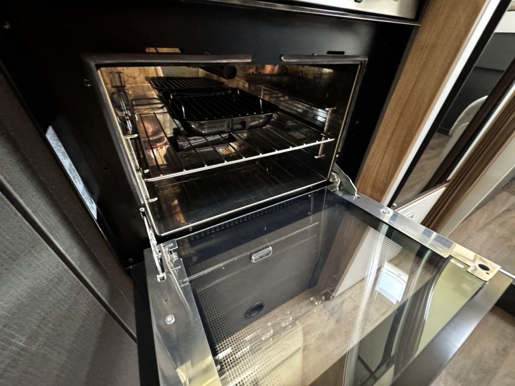 Swift Escape 674