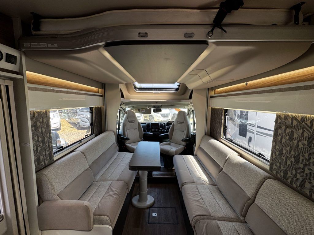 Swift Escape 674
