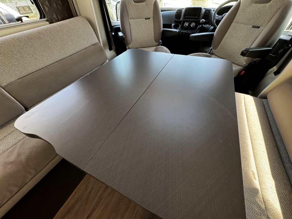 Swift Escape 674