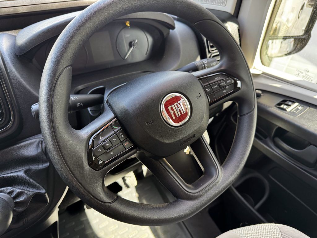 Swift Escape 674