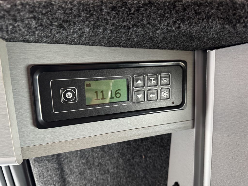 Volkswagen T6 Highline 8 Ball 2021