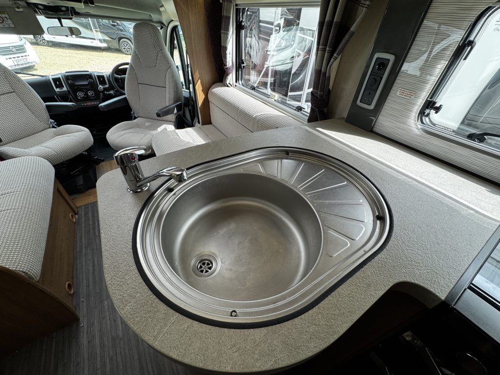 Auto-Trail Tracker RB 2017