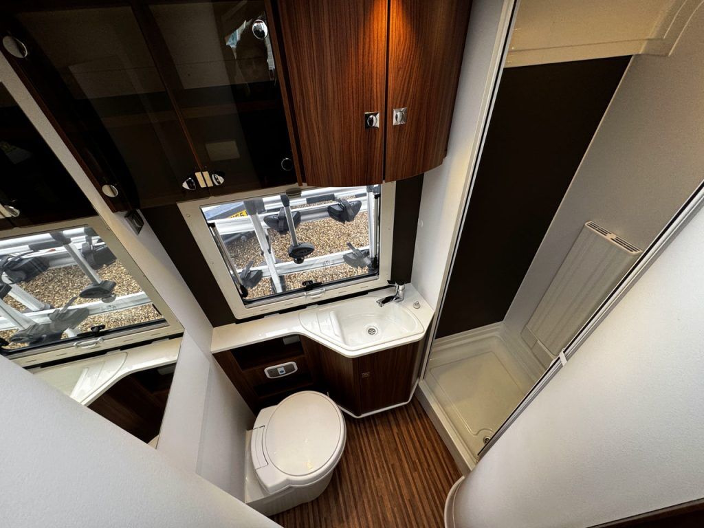 Adria Coral Supreme S670