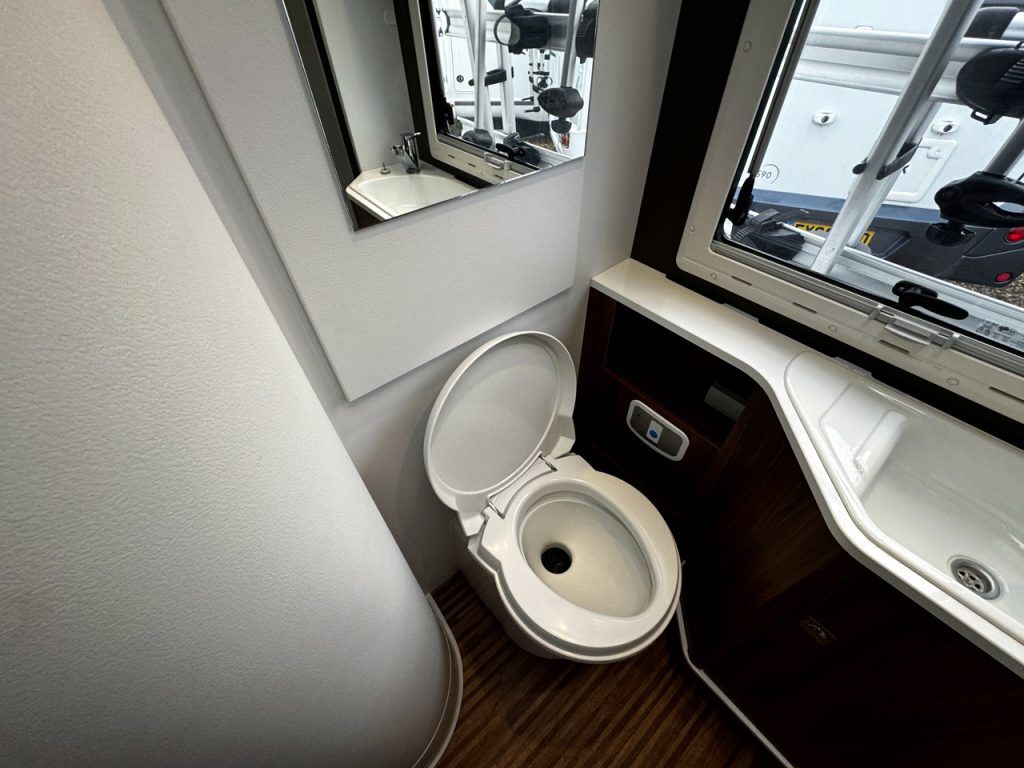Adria Coral Supreme S670