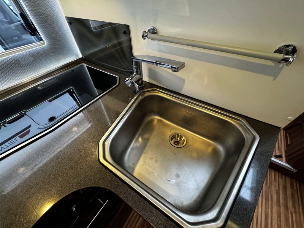Adria Coral Supreme S670