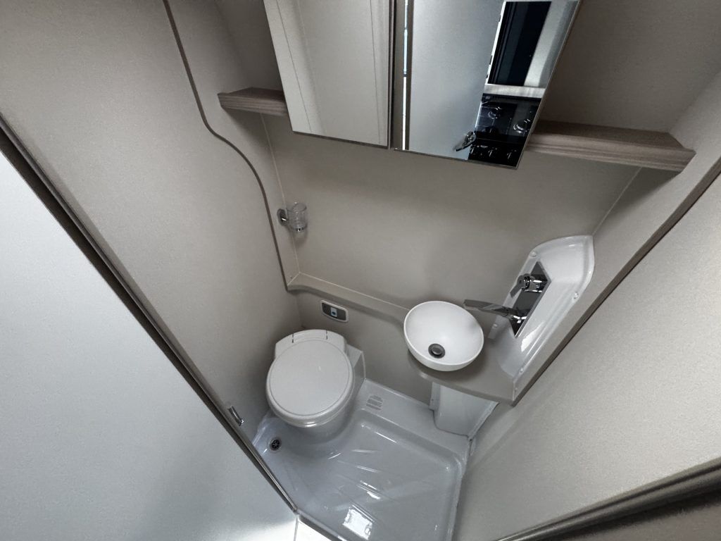Elddis Autoquest CV20 2021