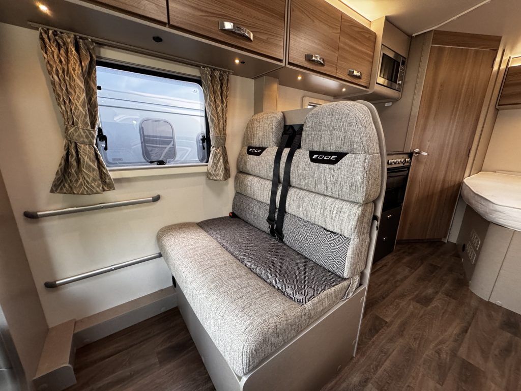 Swift Edge 464 2022