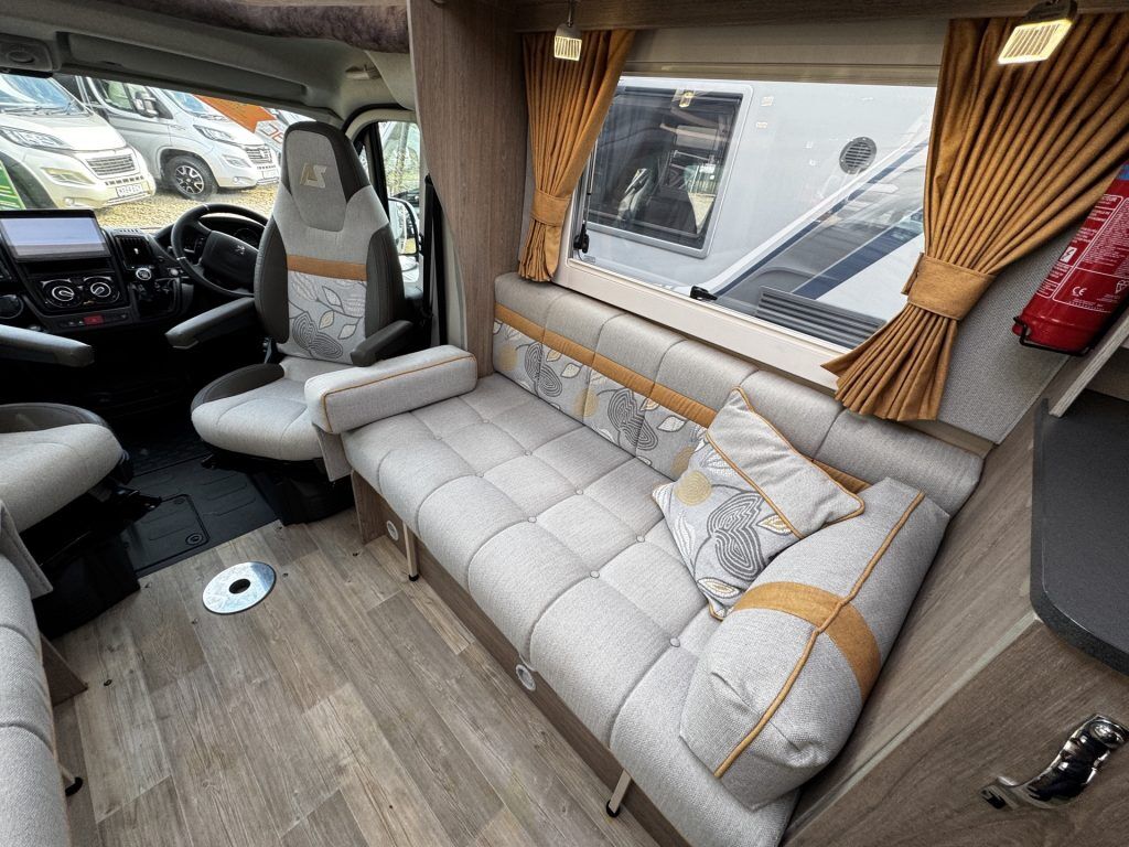 Auto-Sleepers Broadway 2023