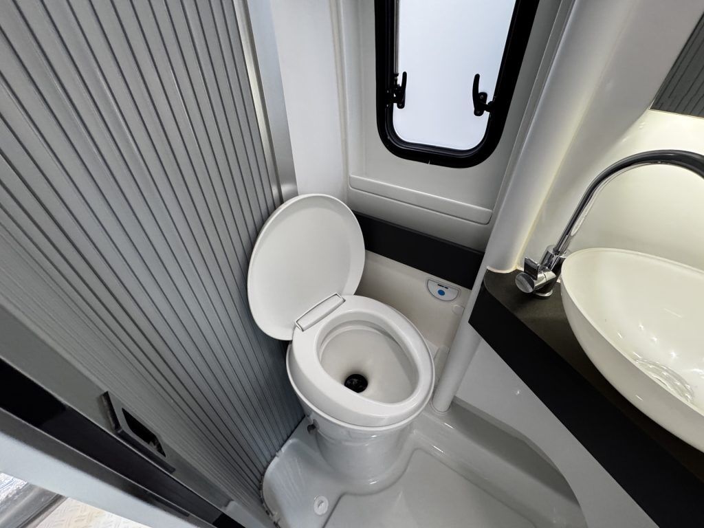 Adria Twin 640 SGX Supreme 2021